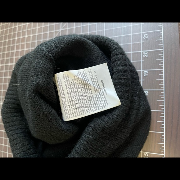 RARE Vans x Disney Alice in Wonderland Cheshire Cat Authentic Hat/Beanie - Picture 9 of 9